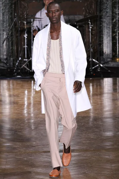 Look 8